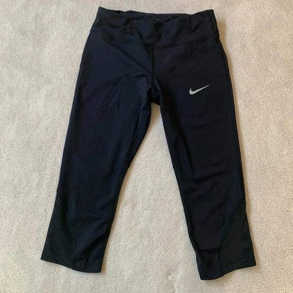 NIKE Dri-Fit Cropped Athletic cropped pants/ leggings. 
Leggings, size M vvv - Picture 4 of 15